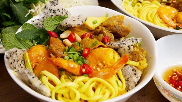 Mi Quang (Quang noodles)