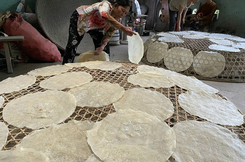 Tuy Loan rice paper-making village